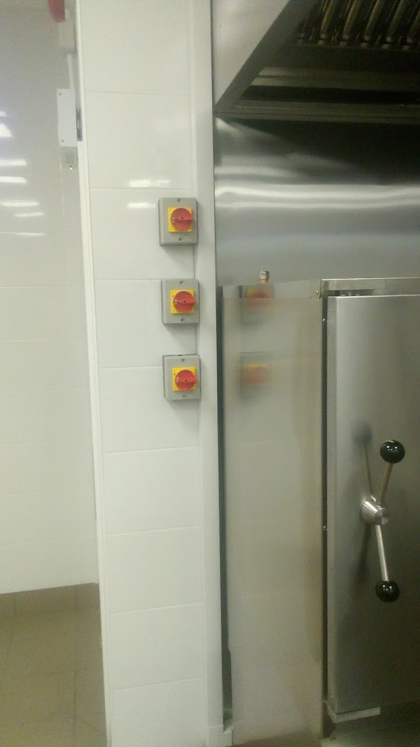 Leyland Electrician Darren Eckton — Photos 15