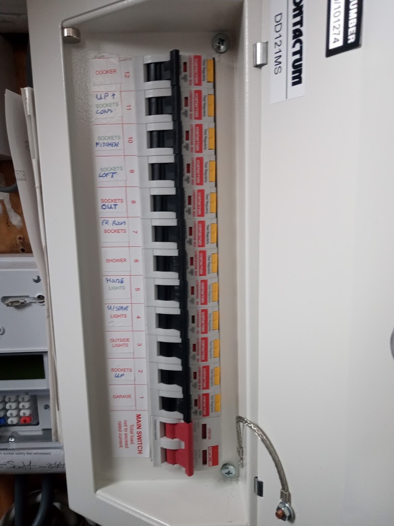 Leyland Electrician Darren Eckton — Photos 3