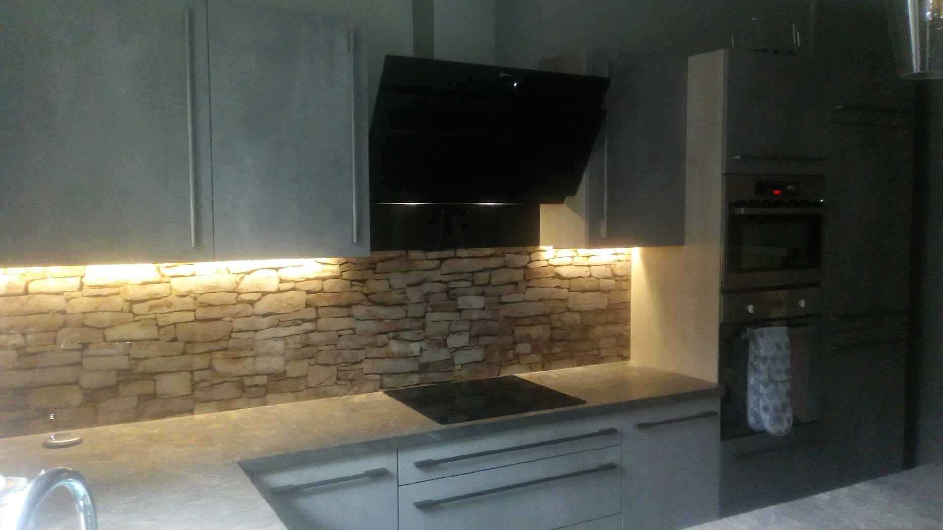Leyland Electrician Darren Eckton — Photos 11