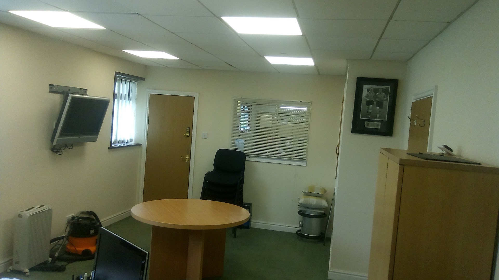 Leyland Electrician Darren Eckton — Photos 14